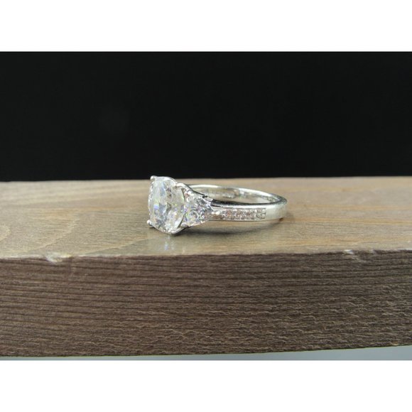 Size 7 Sterling Silver Brilliant Clear CZ With Trillion Accents Band Ring - Picture 4 of 9